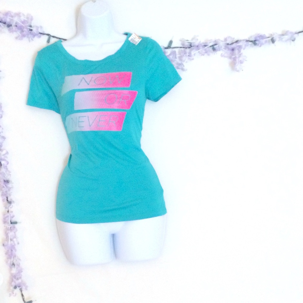- Womens  love ❤️ dream t-shirt . Med
